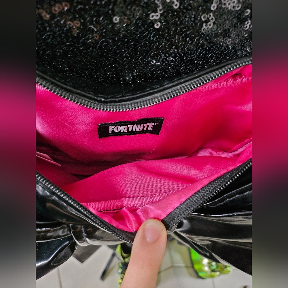 Fortnite Bow Backpack - Picture 2 of 3